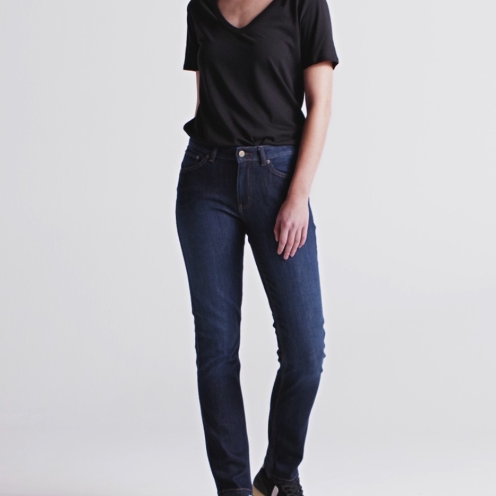 Duer Performance Denim midrise Slim Straight jeans in Dark Stone